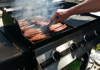 BARBECUE DEVANT L’ATELIER DE JORDAN