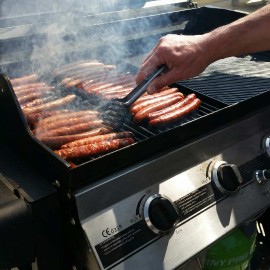 BARBECUE DEVANT L’ATELIER DE JORDAN